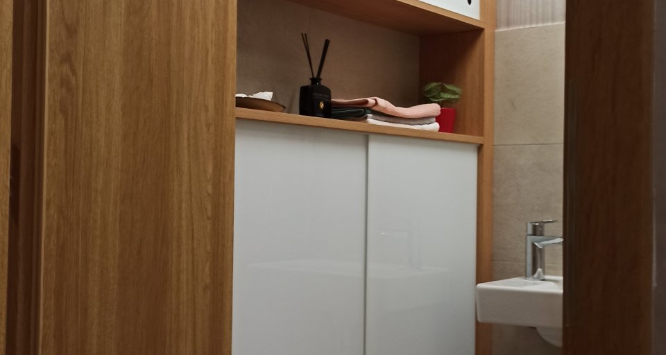 Skříň na WC